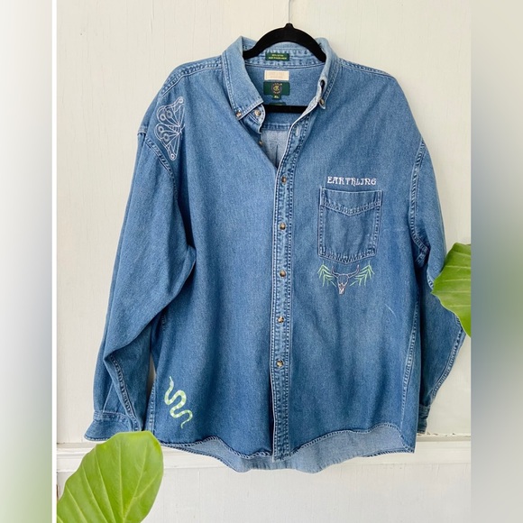 Embroidered Button Down 🐍 - Picture 1 of 3